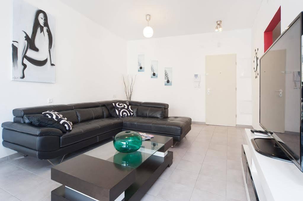 Stunning 2Br Apt W Balcony In City Center By Sea N' Rent Tel Aviv Exterior photo